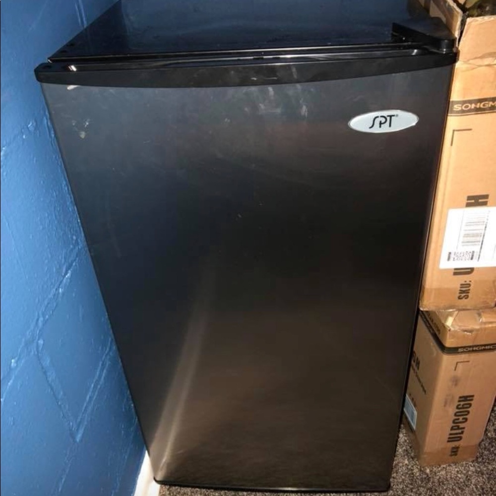 Mini fridge